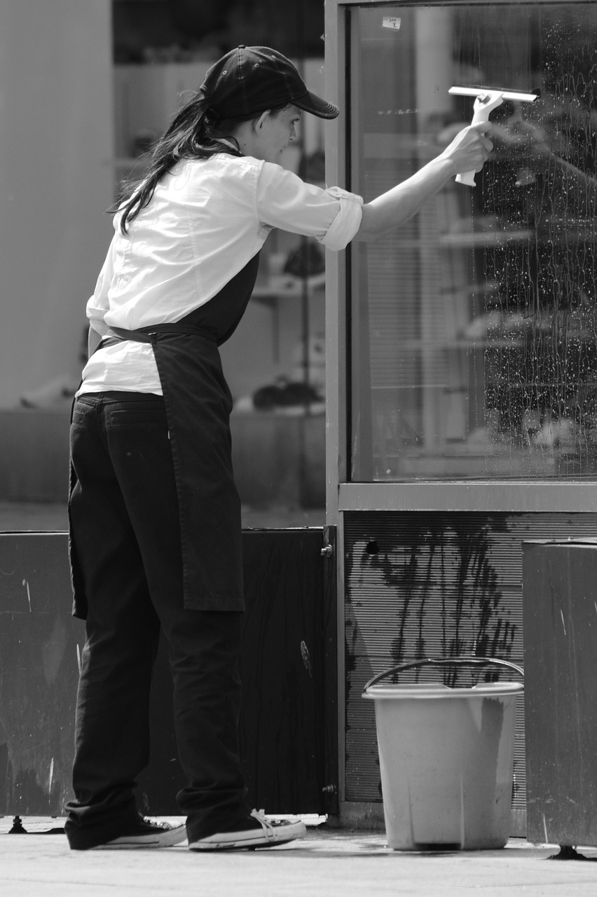 Jak myć okna bez smug? Trzy proste sposoby jak uniknąć smug. Jak myć okna żeby nie było smug?